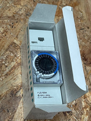 Siemens – 7LS1004 – Synchronous Time Switch T55, 230 V AC, 16 A, Day Timer