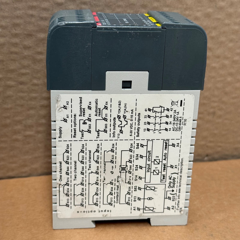 ABB – 2TLA010026R0500 – RT6 230VAC Universal Safety Relay