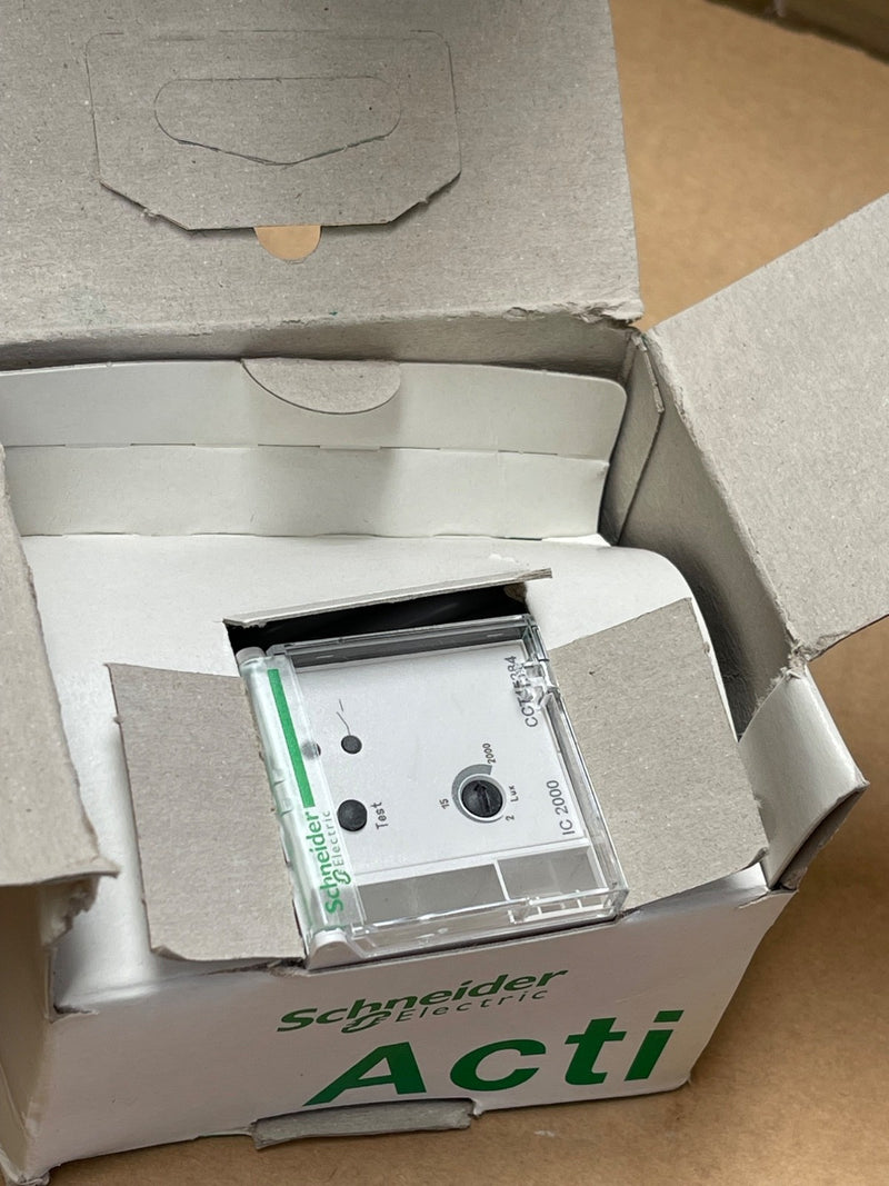 Schneider Electric – CCT15284 – Acti9 IC2000 Twilight Switch 230 V DIN‑Rail