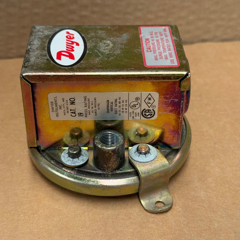 Dwyer Instruments – 1910-0 – Compact Low Differential Pressure Switch