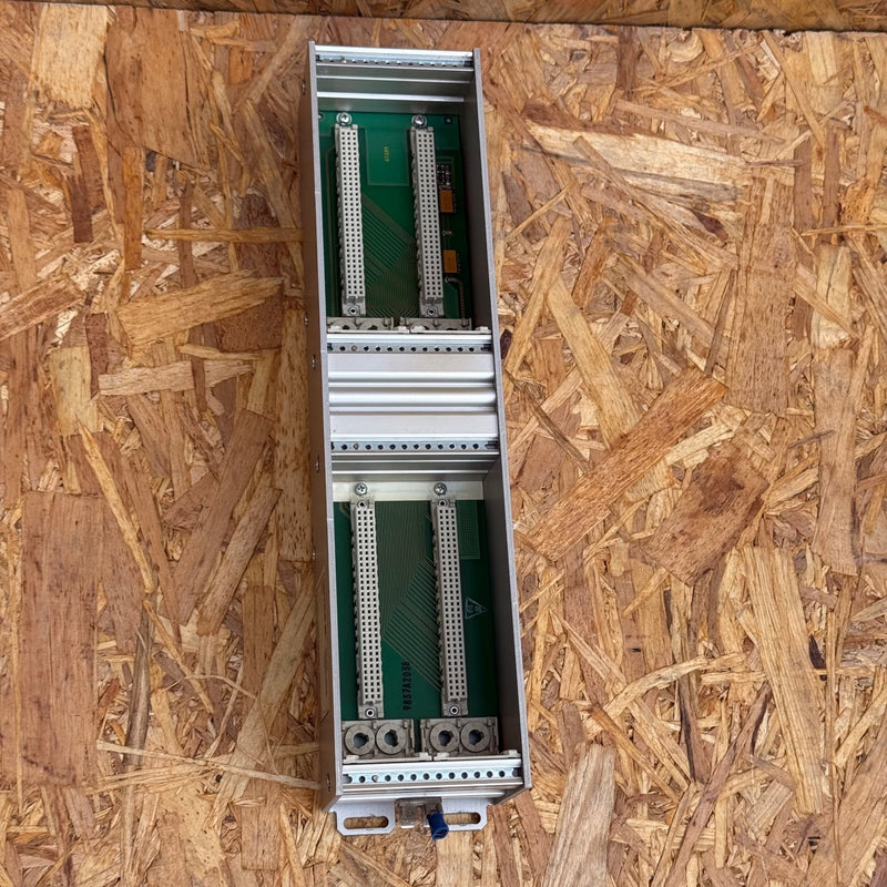 Lütze – DIO-3010 (743010) – Module Carrier / Rack Module (4 Slots, 2x2)