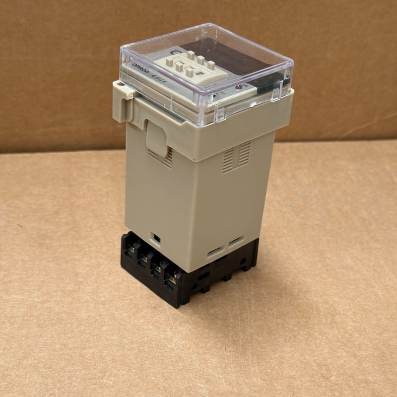 Omron – E5C4-R – Temperature Controller Relay Output 220 V AC