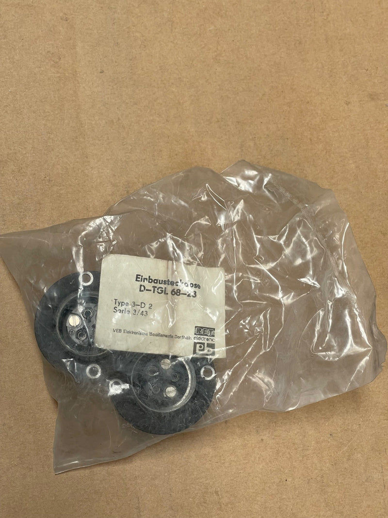 2PCs VEB – D‑TGL 68‑23 – Einbausteckdose Type 3‑D 2