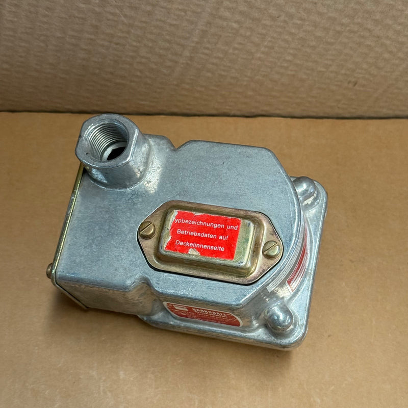 Barksdale – D1T-H18 – Diaphragm Pressure / Vacuum Actuated Switch