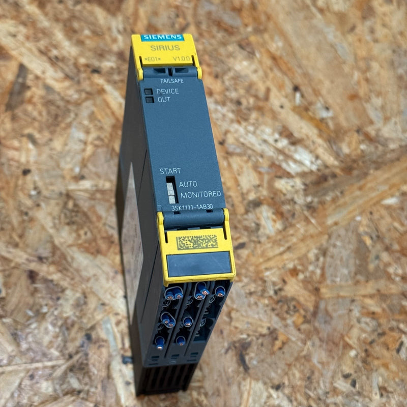 Siemens – 3SK1111-1AB30 – SIRIUS Safety Relay / Standard Basic Unit