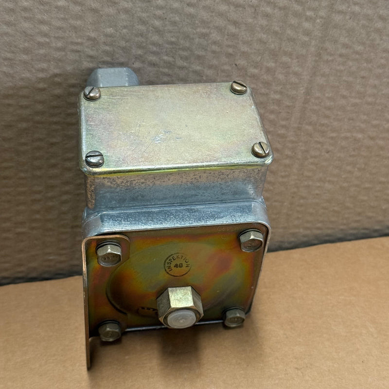 Barksdale – D1T-H18 – Diaphragm Pressure / Vacuum Actuated Switch