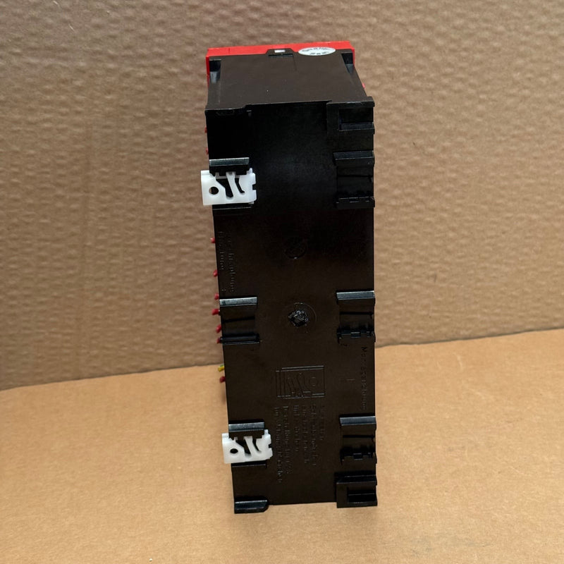 Schneider Electric – XPSOT3744 – Preventa Safety Relay / Safety Module (230V AC)