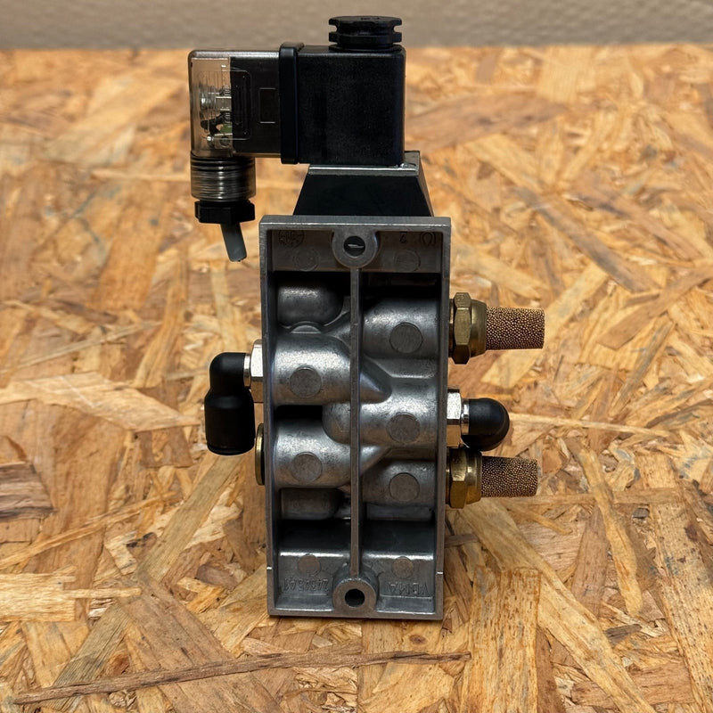 IMI Norgren – SXE9573-180-00 – 5/2-Way Solenoid/Spring Pneumatic Valve + TM 1002