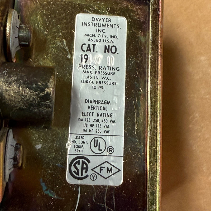 Dwyer Instruments – 1910-0 – Compact Low Differential Pressure Switch