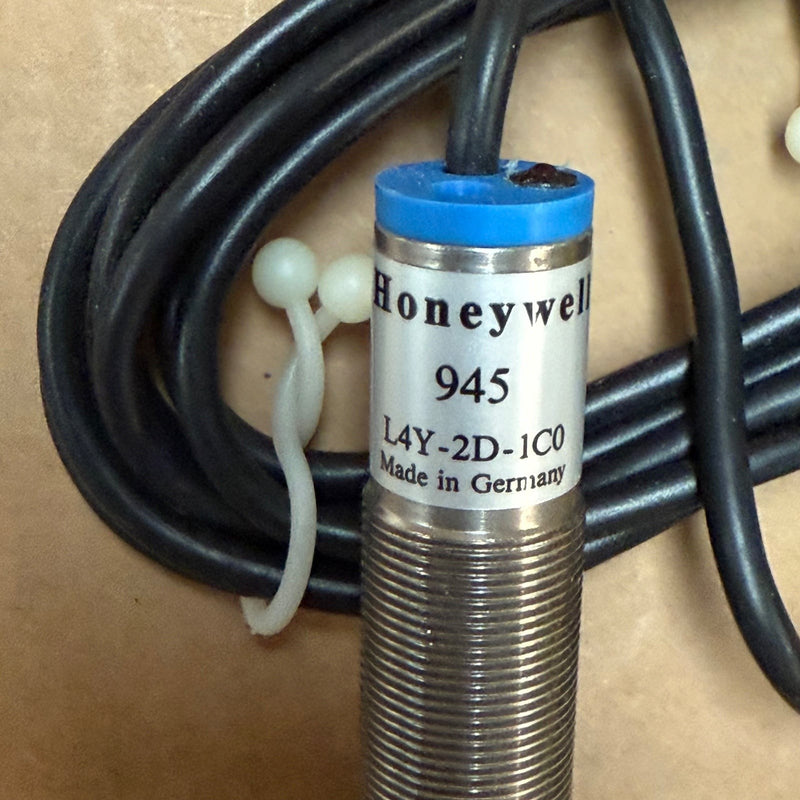 Honeywell – 945-L4Y-2D-1C0 – Series 945 Ultrasonic Distance Sensor / Switch